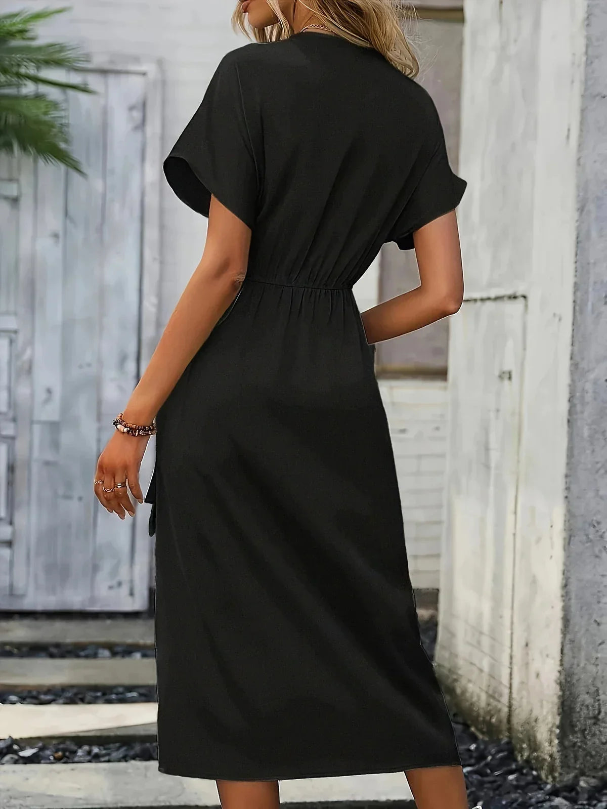 Isoliera - Elegante vestido envolvente con escote en V