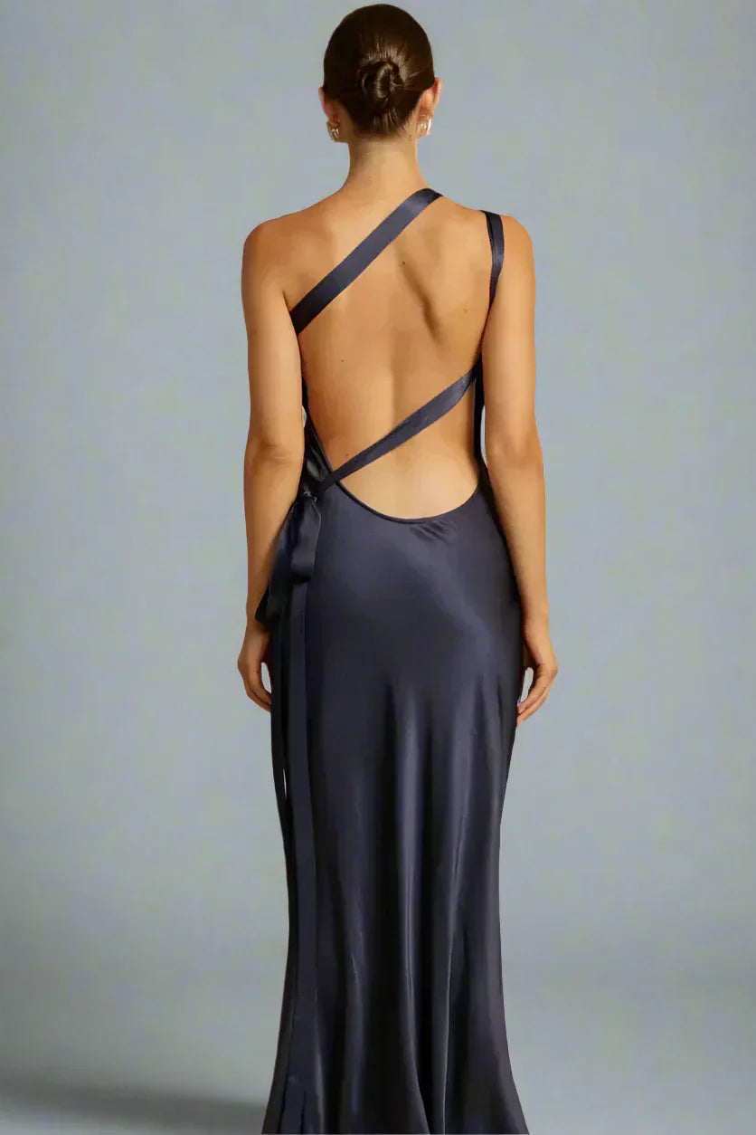 Maxine - Elegante vestido de un hombro con espalda abierta y escote inclinado