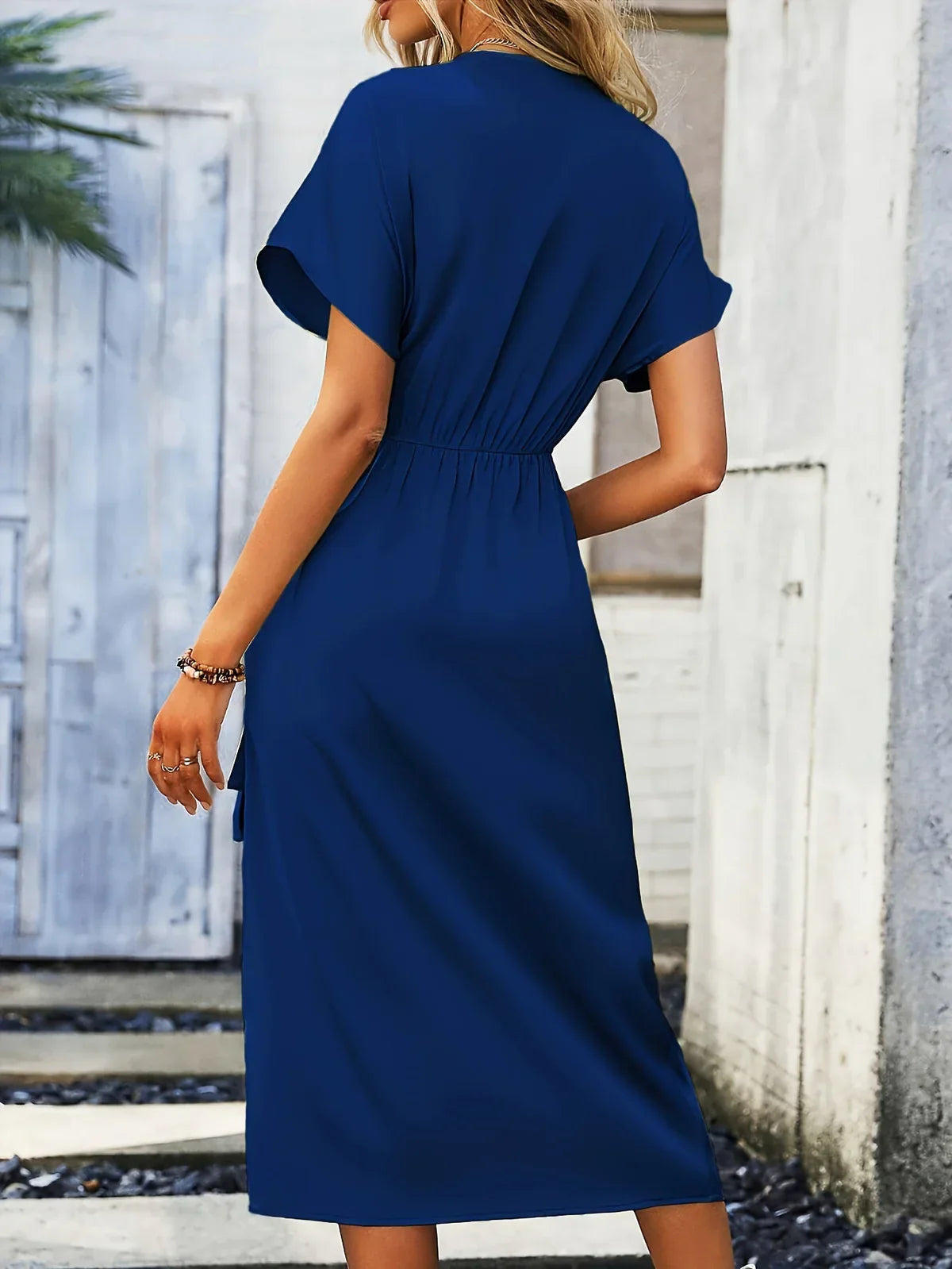 Isoliera - Elegante vestido envolvente con escote en V