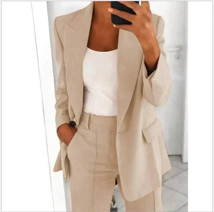 Kelly - Elegante conjunto business [blazer + pantalón].