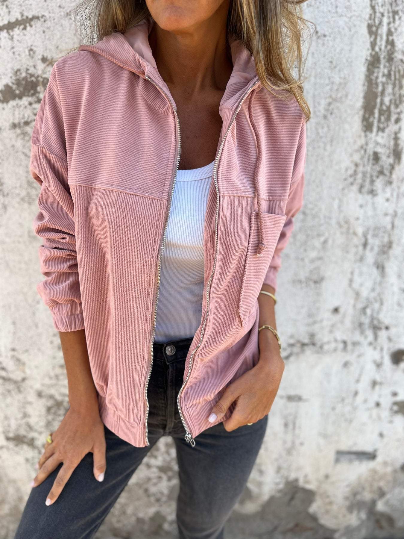 Tova – Elegante chaqueta de pana con cremallera