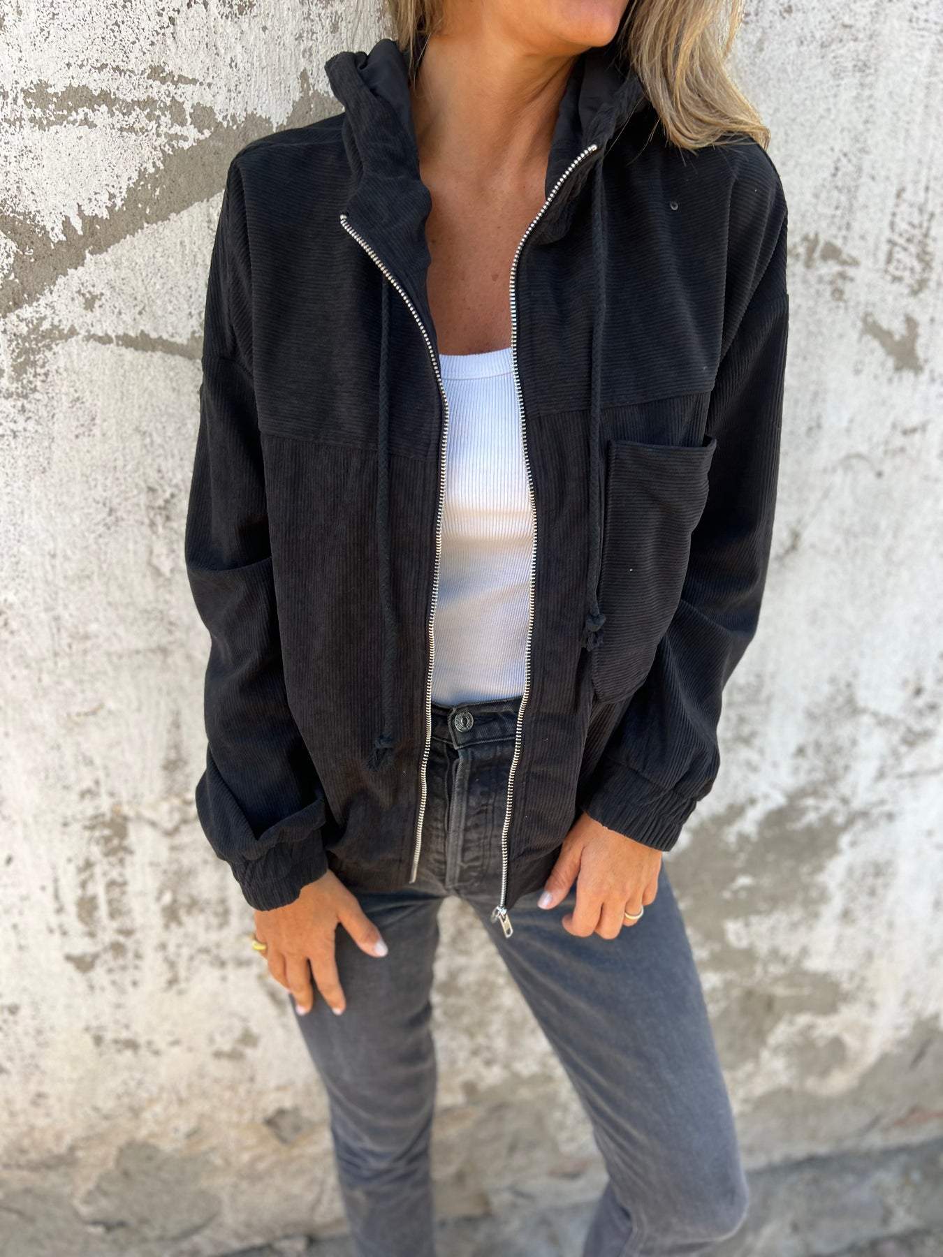 Tova – Elegante chaqueta de pana con cremallera